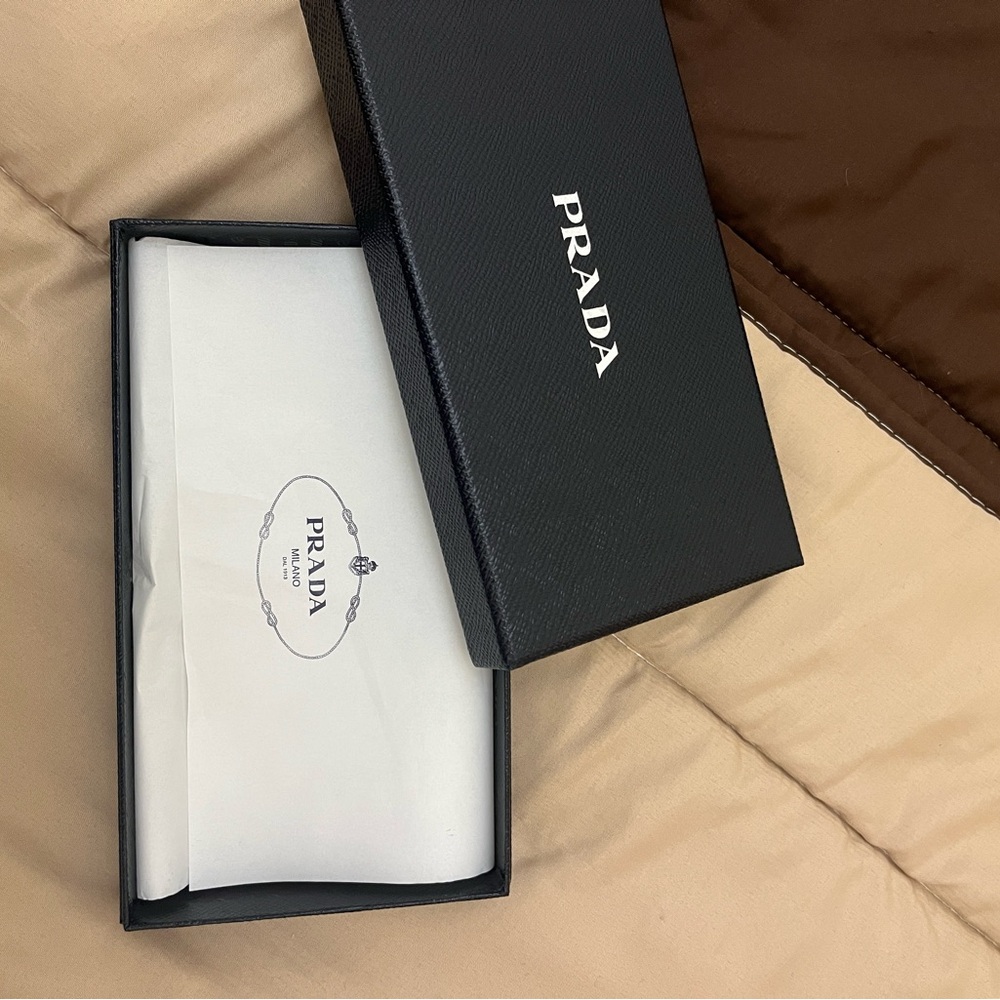 Prada Box - Picture 2 of 3